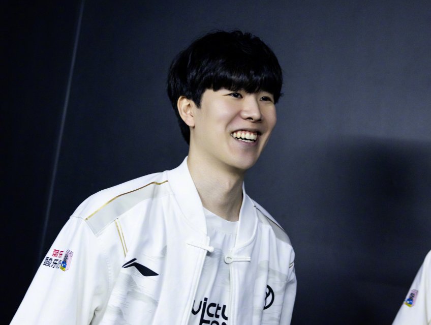 了他与队友 了他与队友