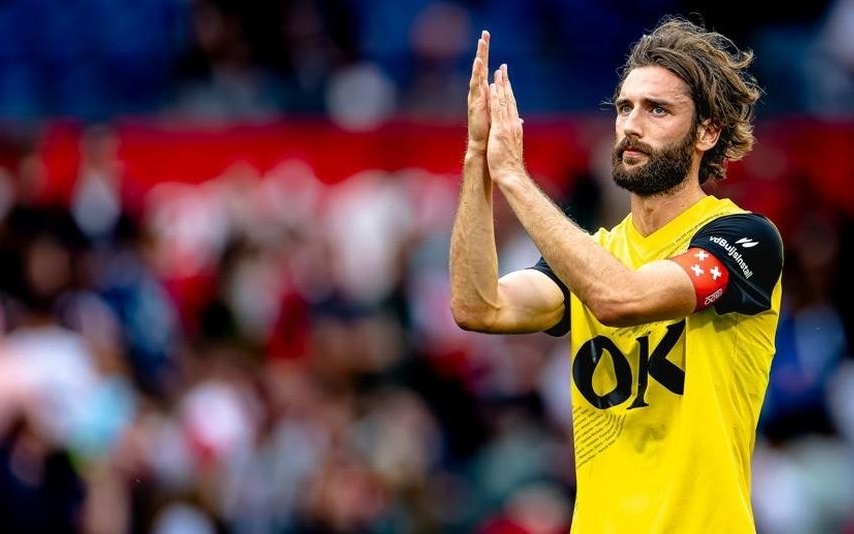 留在绿茵场 留在绿茵场